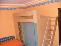 Dětský pokoj lamino, schody masiv