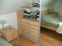 Vestavěná skříň lamino podkroví