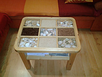 Obývákový dekorační stůl